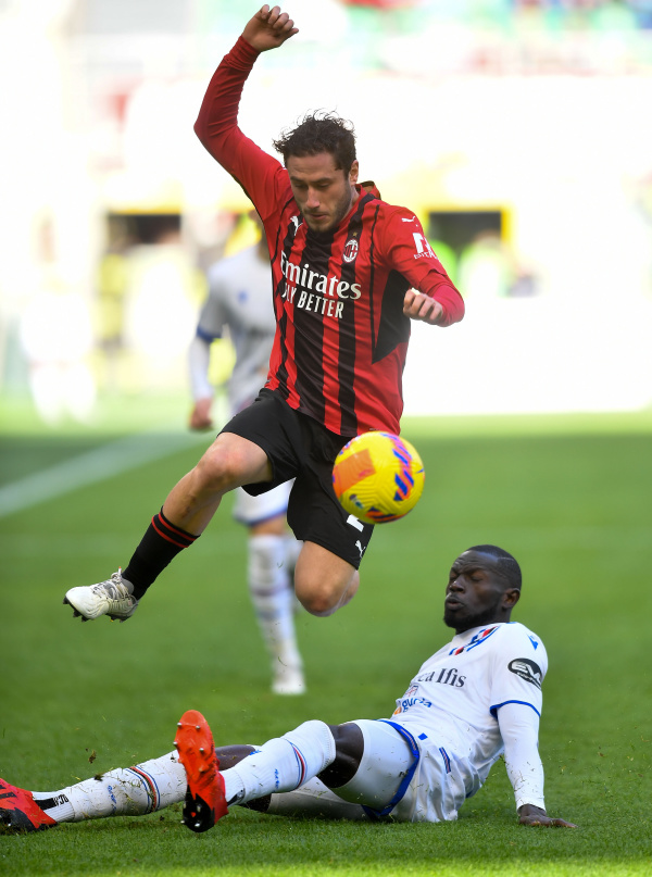 包含米兰体育：意甲桑普多利亚的进攻风格备受瞩目的词条