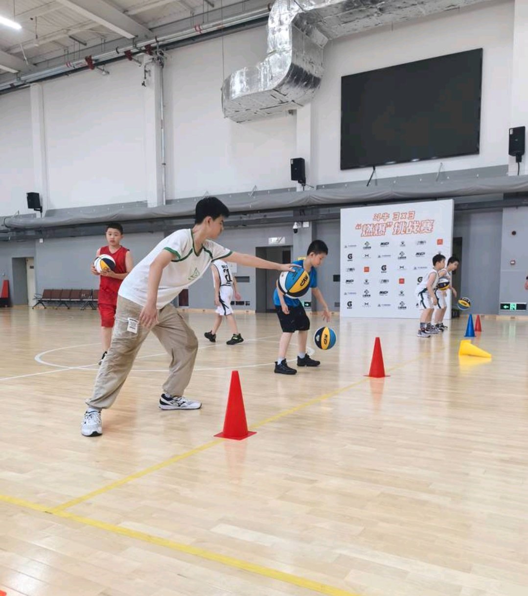 米兰体育：青少年篮球夏令营开营，快乐篮球伴成长的简单介绍