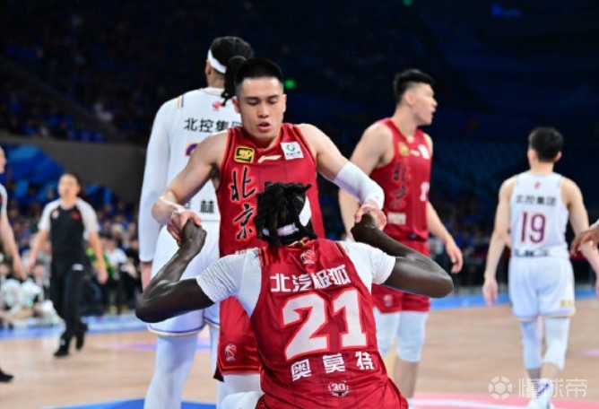 包含米兰体育：中国男篮历史上的经典瞬间：那些让我们热泪盈眶的时刻的词条