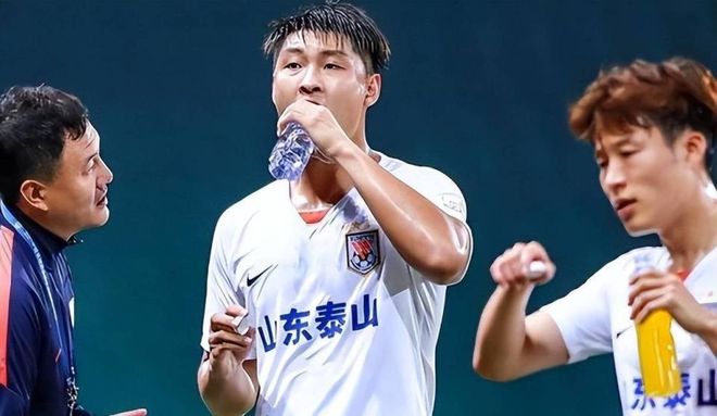 包含米兰体育:年轻球员郭田雨“年少成名”？球迷：别捧杀，小心伤仲永！的词条