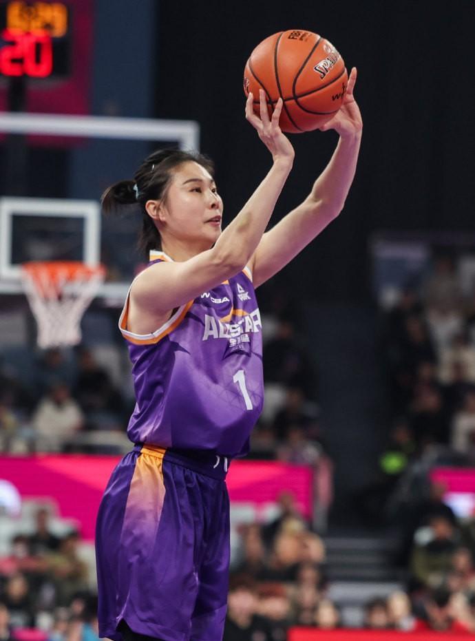 包含米兰体育：WCBA全明星赛闪耀登场，星光熠熠引爆全场的词条