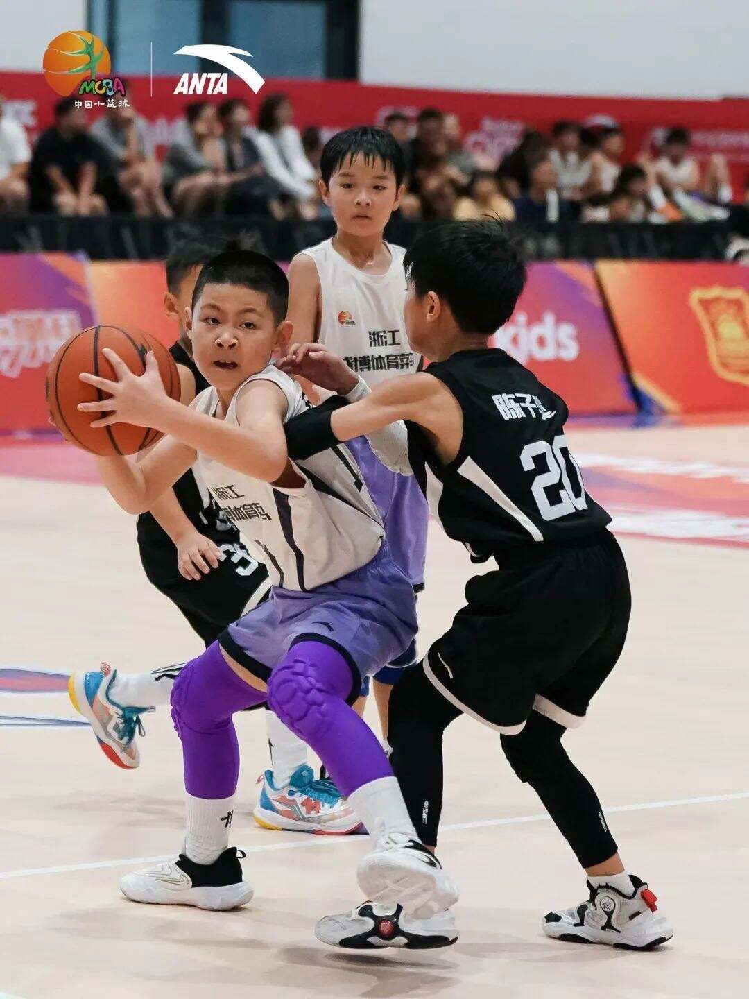 米兰体育：篮球主题的绘画创作作品展评选：用画笔描绘篮球的激情与活力的简单介绍