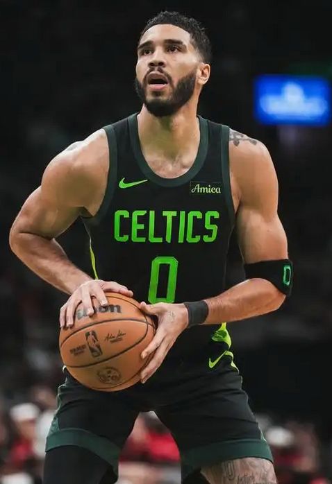 米兰体育：凯尔特人队季前赛：奎塔展现篮板球能力，争夺轮换位置的简单介绍