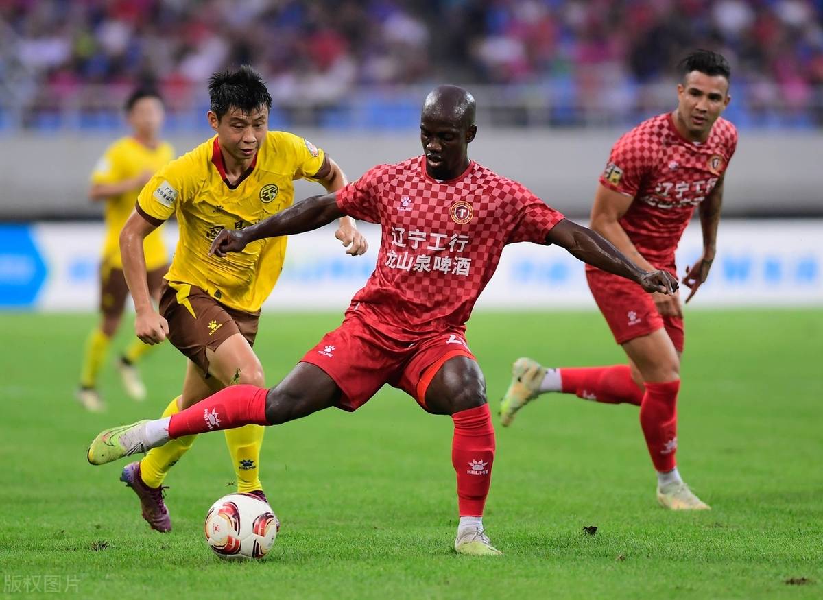 包含米兰体育:中甲联赛竞争白热化：冲超球队展开激烈争夺的词条