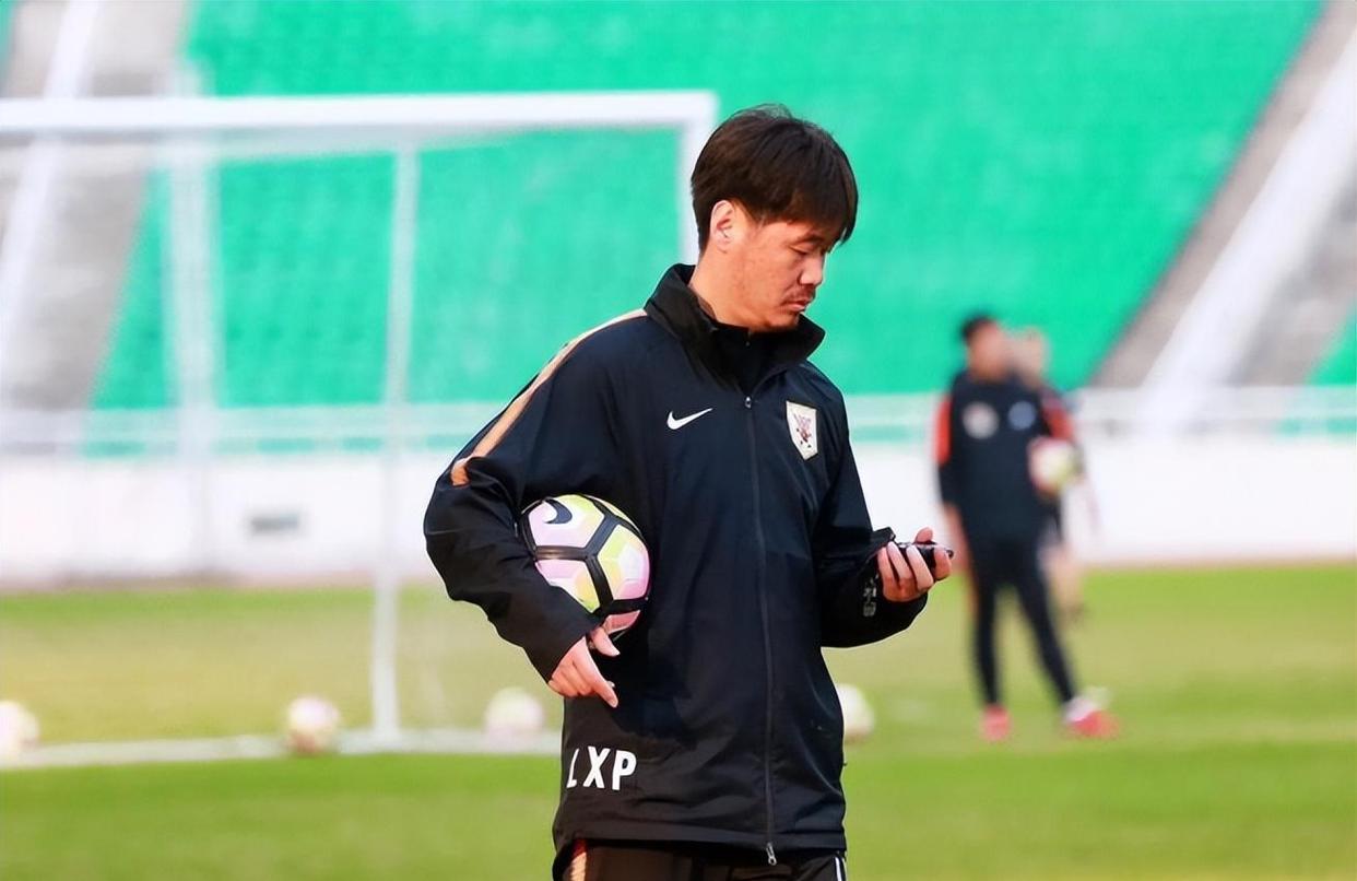 米兰体育:老将蒿俊闵转型教练“误人子弟”，球迷：别毁了中国足球的未来！的简单介绍