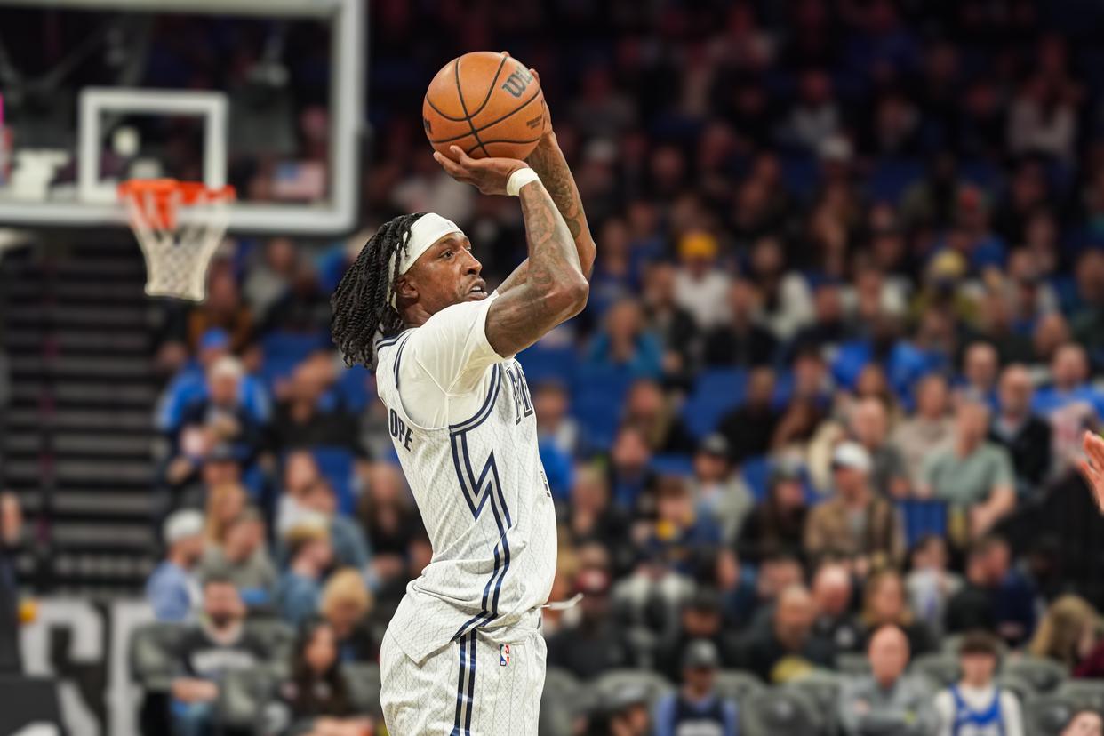 米兰体育：湖人队新赛季：斯威德表示将提升防守技巧的简单介绍