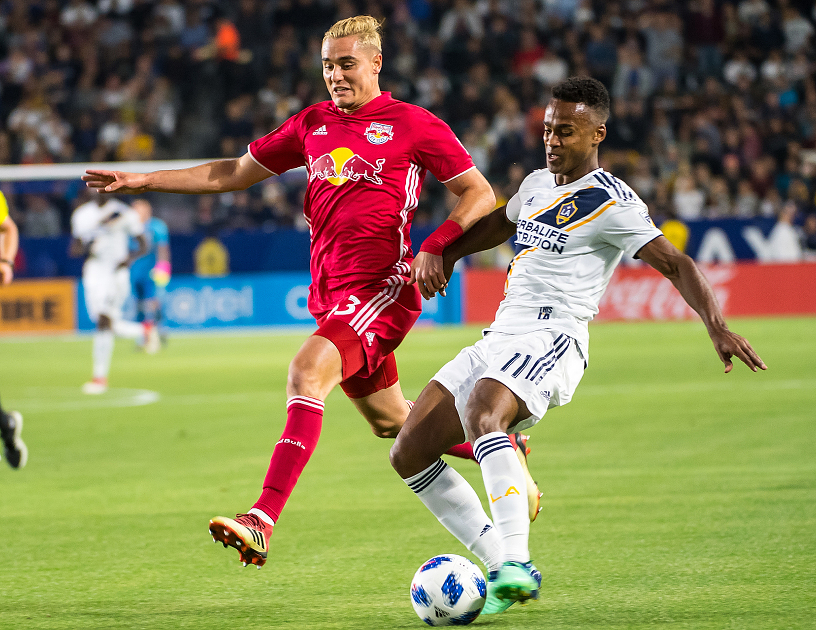 米兰体育：法甲索肖的进攻风格与战术演变