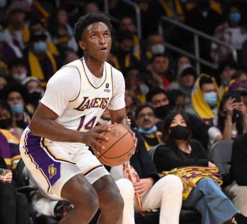 米兰体育:湖人队交易市场上的潜在交易：谁能成为球队的最后一块拼图？