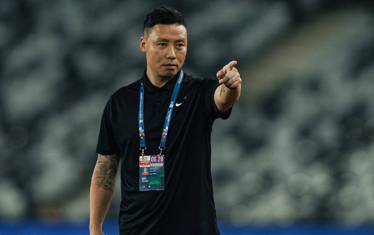 包含米兰体育:中超“换帅如换刀”，球迷：这次“手术”能成功吗？的词条