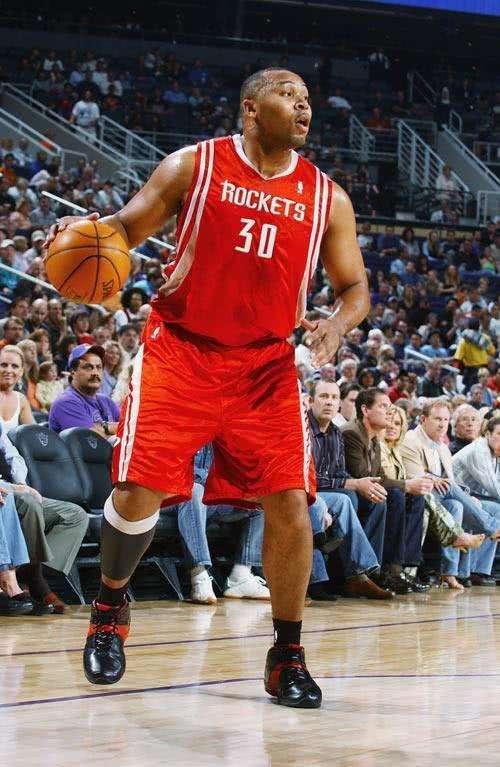 米兰体育：勇士队训练营：威瑟斯庞展现投篮能力，争夺轮换位置