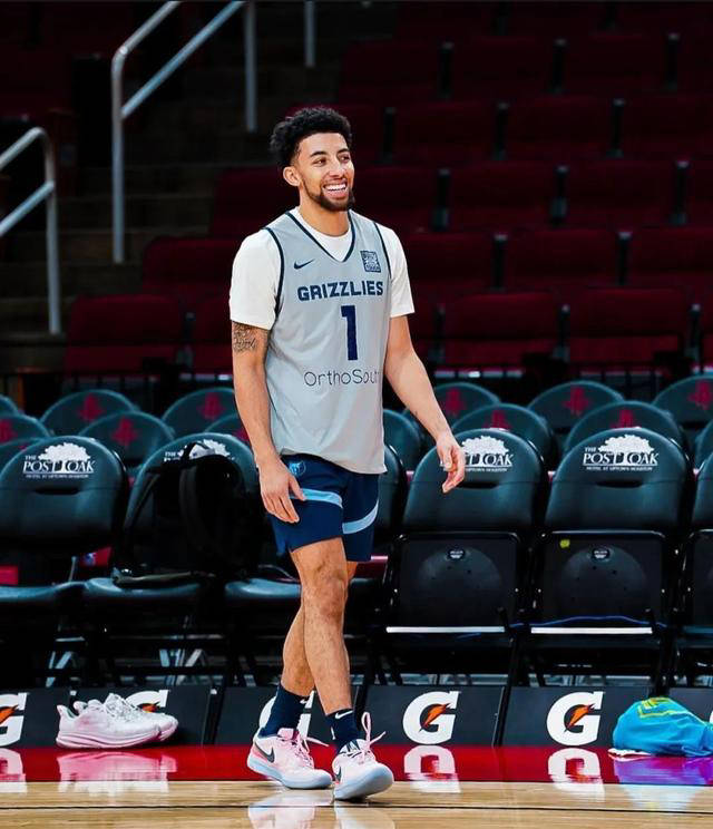 包含米兰体育:NBA球星自传:讲述皮蓬的篮球生涯的词条 包含米兰体育:NBA球星自传:讲述皮蓬的篮球生涯的词条