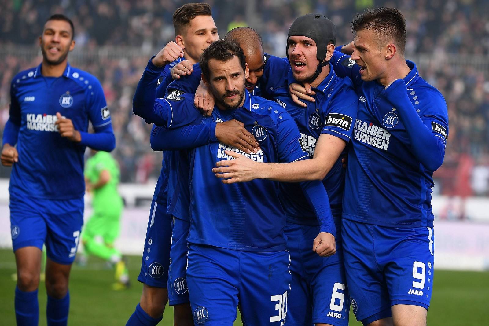 米兰体育:德甲汉诺威96的转会策略与球队重建 米兰体育:德甲汉诺威96的转会策略与球队重建