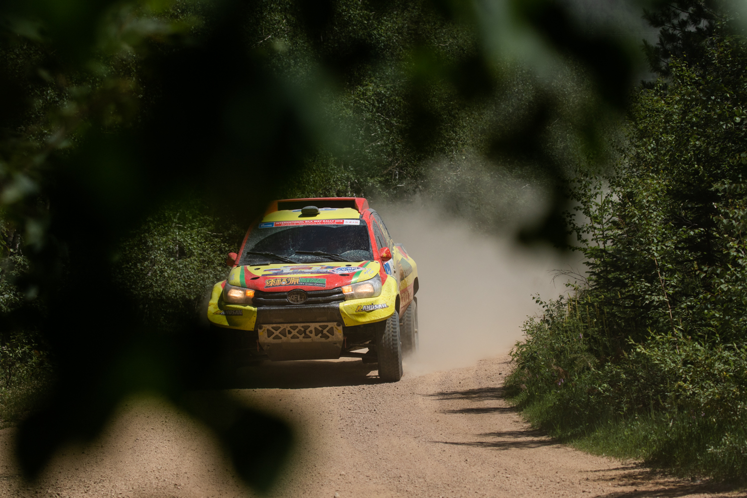 米兰体育:拉力赛，穿越地形考验车手技术的简单介绍