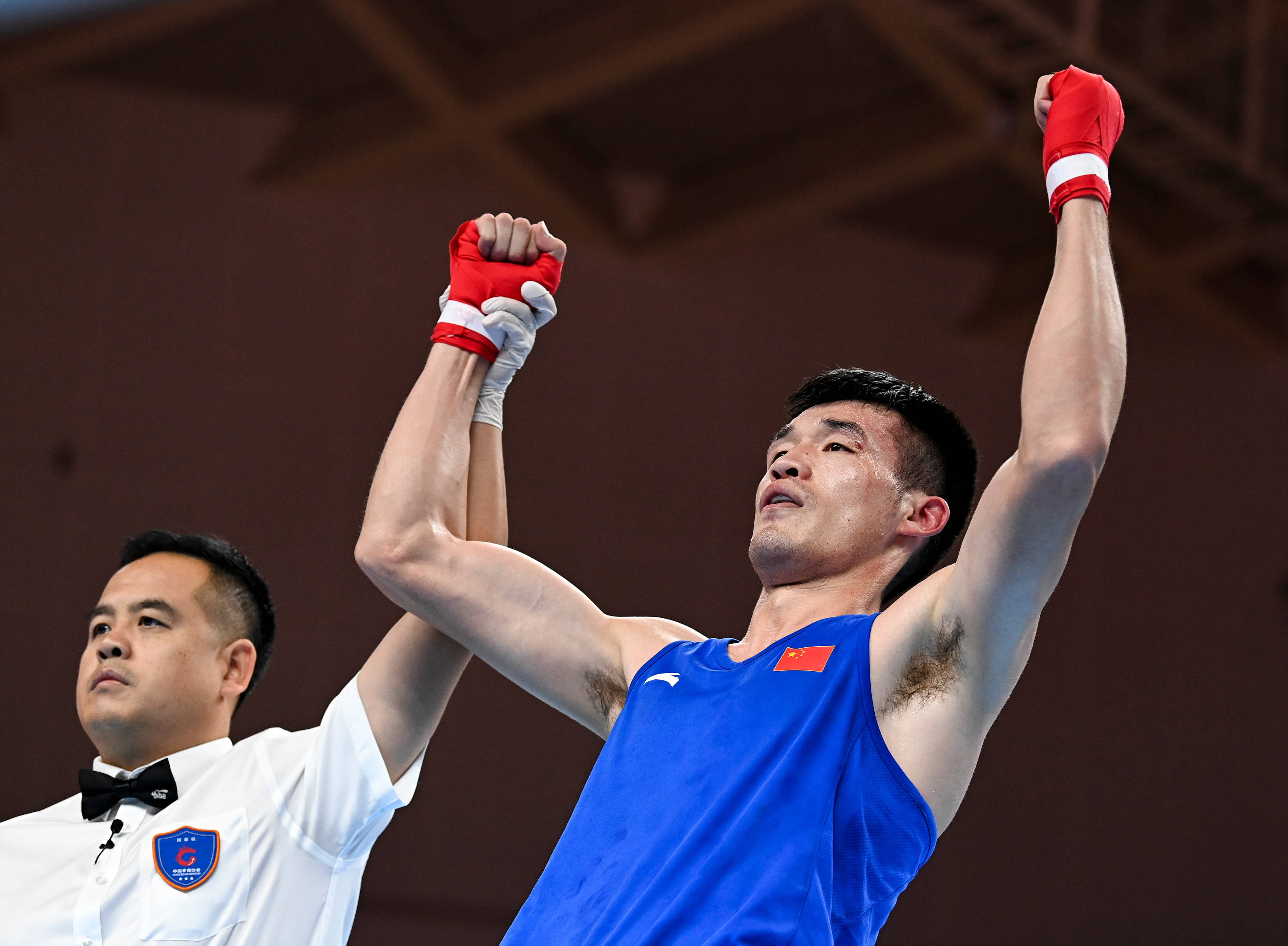 米兰体育:拳击世界冠军赛，重拳出击震撼全场的简单介绍